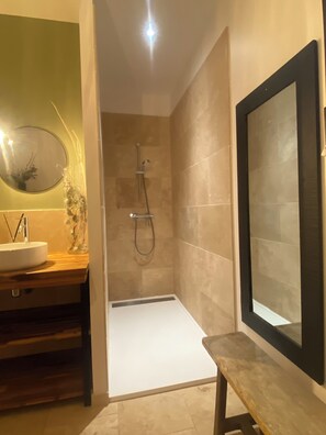 Hair dryer, towels, shampoo, toilet paper - Villa Contemporaine Avec Piscine et Jardin, Proche Lacs et Gorges du Verdon (Aups)