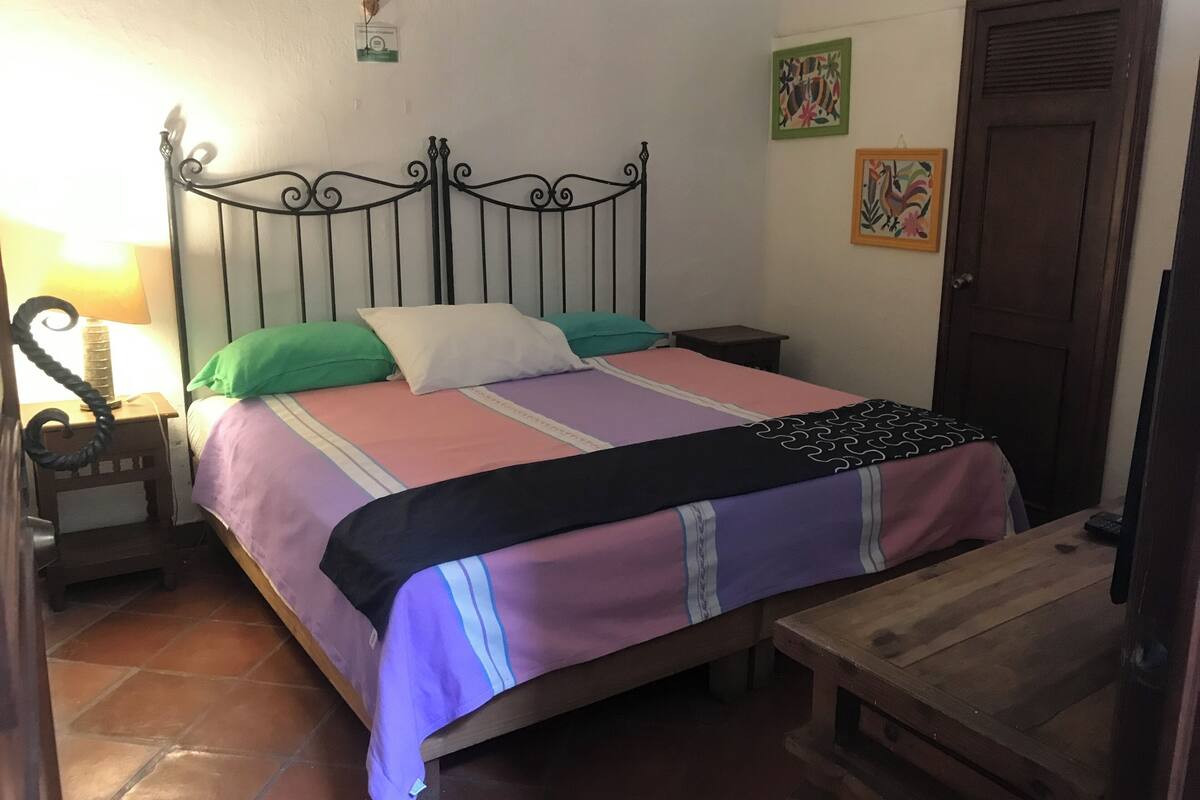 Standard Double Room, 1 King Bed, Mobility Accessible, City View | Free WiFi, bed sheets