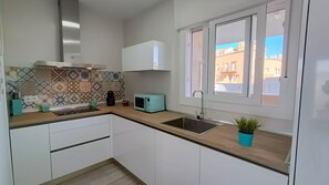 Fridge, microwave, dishwasher, coffee/tea maker