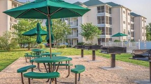Outdoor dining - Smoke Ok/Indoor Pool/Hot Tub/Mini Golf/Full Resort Amenities with Pools (Branson)