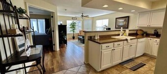 Gorgeous and Large! Lake, Fish, Sunroom with View!