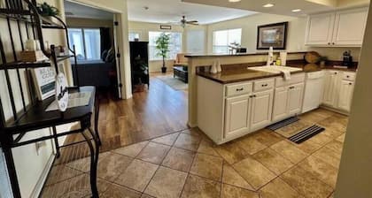 Gorgeous and Large! Lake, Fish, Sunroom with View!