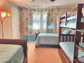 4 Schlafzimmer, Bügeleisen/Bügelbrett, Reisekinderbett, WLAN