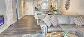 Pools, Hot Tub, Sauna, Gorgeous, 3 min to Strip!