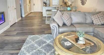 Pools, Hot Tub, Sauna, Gorgeous, 3 min to Strip!