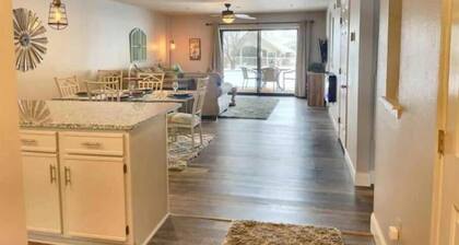 Pools, Hot Tub, Sauna, Gorgeous, 3 min to Strip!