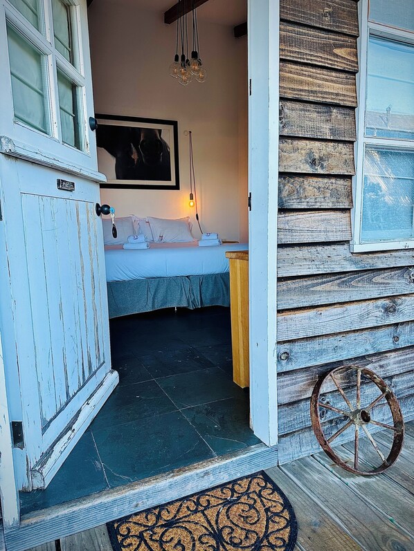 Caja fuerte, cortinas opacas, sistema de insonorización y wifi gratis