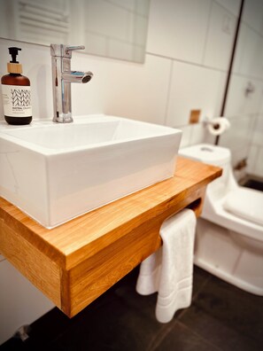 ห้องคอมฟอร์ท, วิวสวนหย่อม | ห้องน้ำ