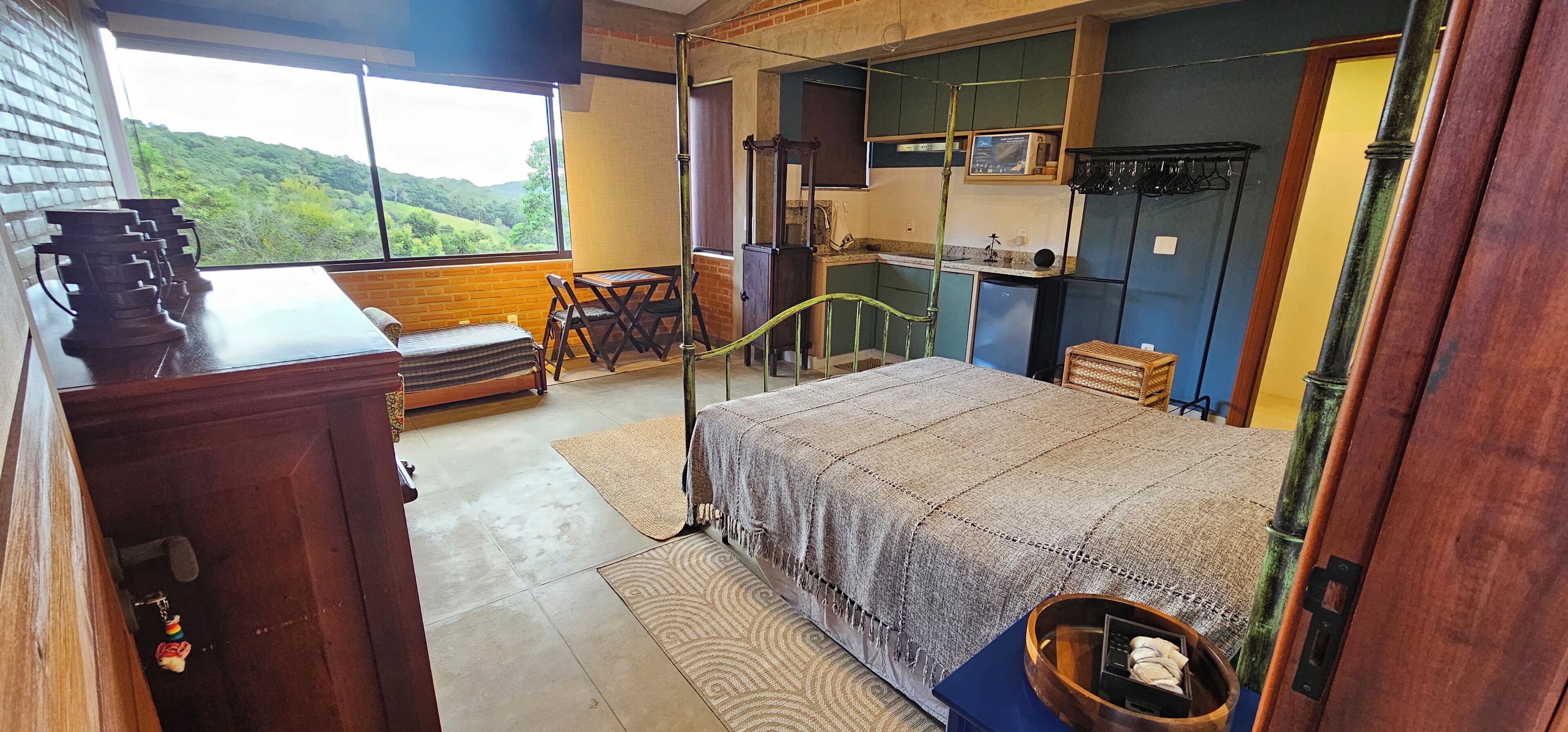 Studiosuite – panorama | Individuelt dekorert, individuelt innredet og wi-fi (inkludert)