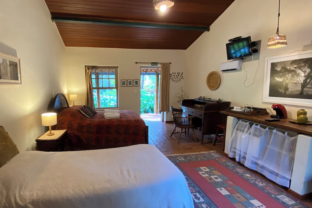 Traditional Suite, Multiple Beds, Microwave, Garden View | 1 bedroom, individually decorated, individually furnished, free WiFi