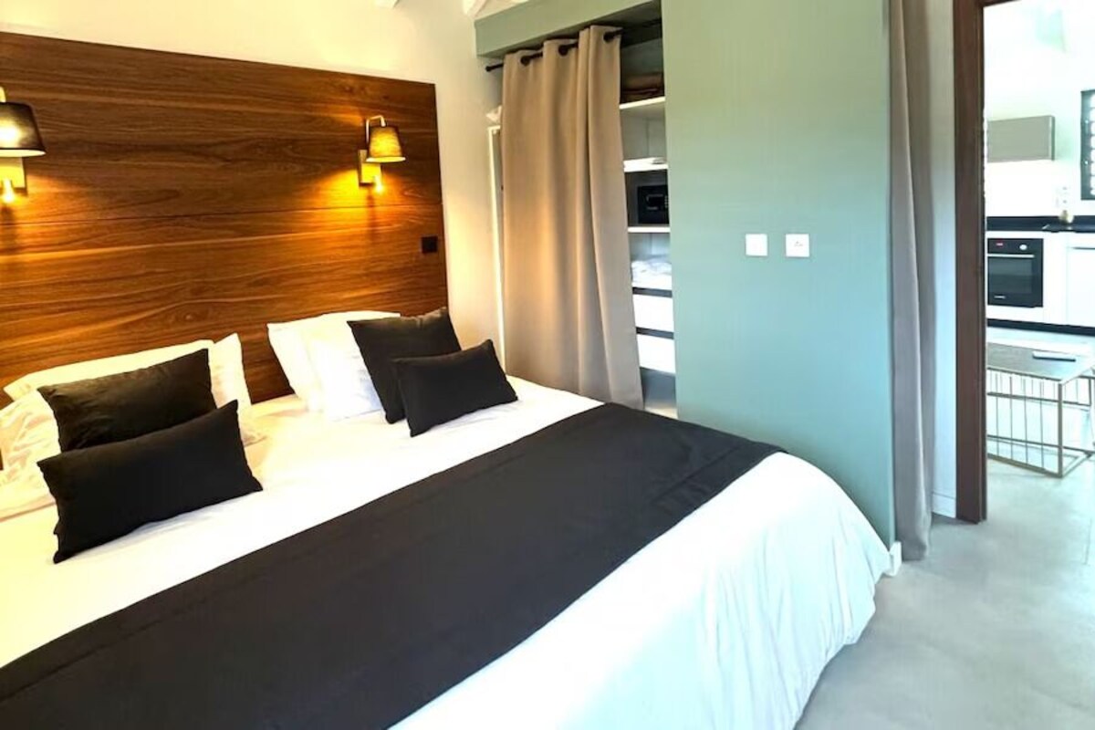 Suite Tropicale, Garden & SPA #3 | 1 soverom, sengetøy av topp kvalitet, minibar og safe på rommet