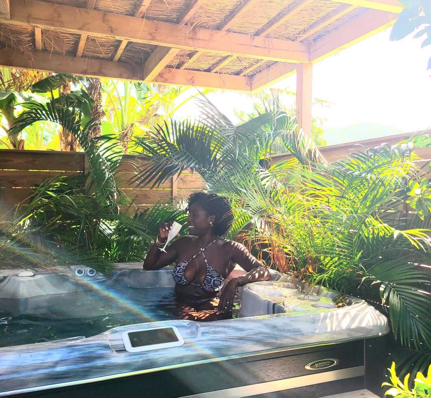 Suite Tropicale, Garden & SPA #2 | Tina de hidromasaje privada