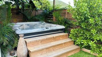 Bathtub spa outdoor
