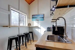 Fridge, microwave, oven, coffee/tea maker