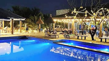 2 piscine all'aperto