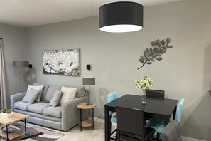Living area - Cozy 2-bedroom townhome in lovely gated community in Kissimmee- Close to Disney. (Kissimmee)