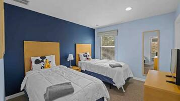 2 bedrooms, iron/ironing board, travel cot, WiFi