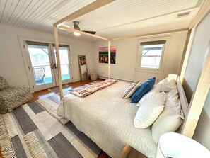 4 slaapkamers, een bureau, een strijkplank/strijkijzer, gratis wifi