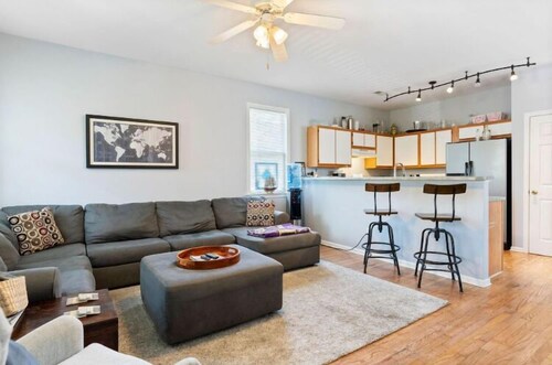 Downtown Charmer 2 is just a 10 min walk to the river