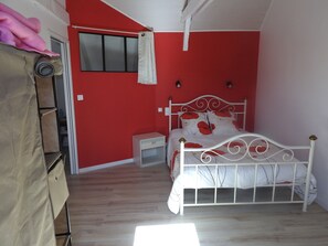 2 bedrooms, iron/ironing board, travel cot, bed sheets