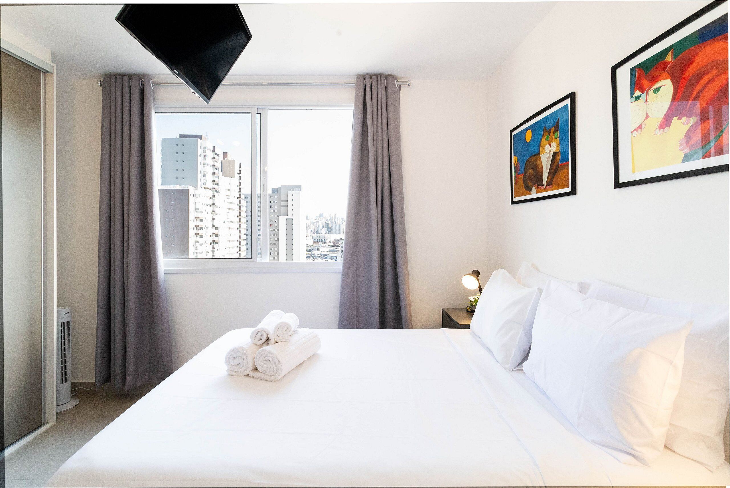 Studio Brás 133A | 1 bedroom, premium bedding, desk, blackout curtains