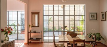 Cozy and well located in La Americana, to enjoy the neighborhood and the house!