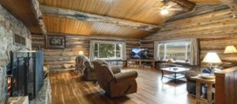 5 bedroom custom Lodge, log home. rec room, on river, fishing, open kitchen