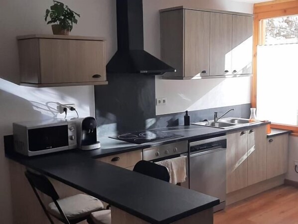 Fridge, microwave, oven, dishwasher