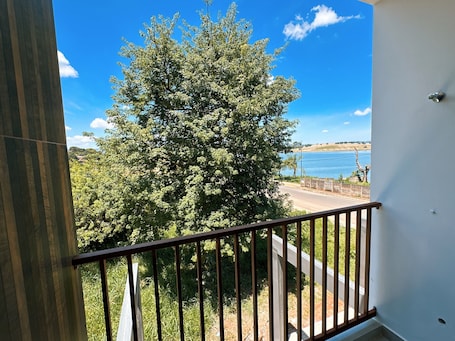 Family Apartment, Lake View | Lanai