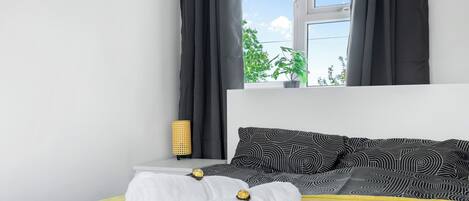 House | 4 bedrooms, free WiFi, bed sheets