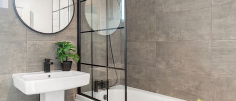 House | Bathroom | Combined shower/tub, deep soaking tub, towels
