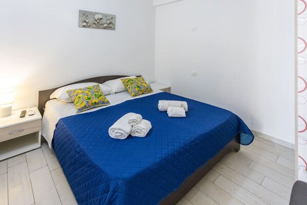 1 chambre, bureau, fer et planche à repasser, Wi-Fi gratuit