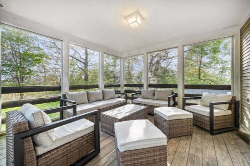 Walk to Beach | Screened Porch | Family Friendly