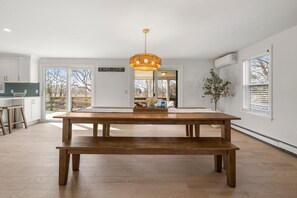 Dining - Walk to Beach | Screened Porch | Family Friendly (Yarmouth)