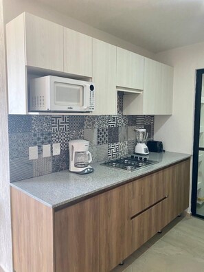 Basic Apartment, 2 Bedrooms, Kitchen, Tower | Private kitchen