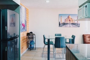 Apartamento básico, 2 quartos, cozinha, na torre | Área de estar