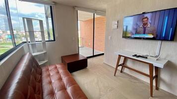 Departamento básico, 2 habitaciones, cocina, torre | Área de sala de estar