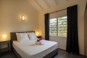 4 bedrooms, desk, iron/ironing board, WiFi