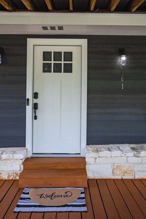 Exterior detail - The Porch- A cozy stay just 5 mi to BU/Magnolia/Downtown (Robinson)