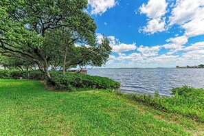 Apartment (2 Bedrooms) | Property amenity - Runaway Tropical Waves-pet Friendly (Bradenton Beach)