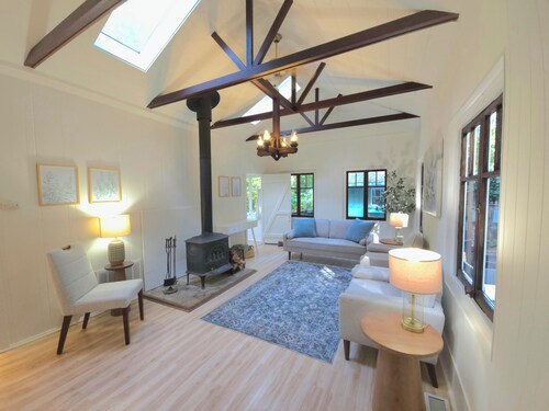 Pets welcome and no check-out chores at Redwood Grove Retreat!