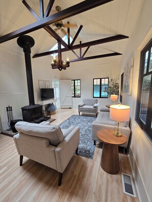 Smart TV, fireplace
