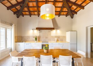 Fridge, microwave, oven, dishwasher - Cubo's La Luz del Valle Rural House / air conditioning / free wifi / BBQ / private pool (Alhaurín el Grande)