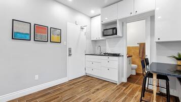 Batterie de cuisine, vaisselle et ustensiles