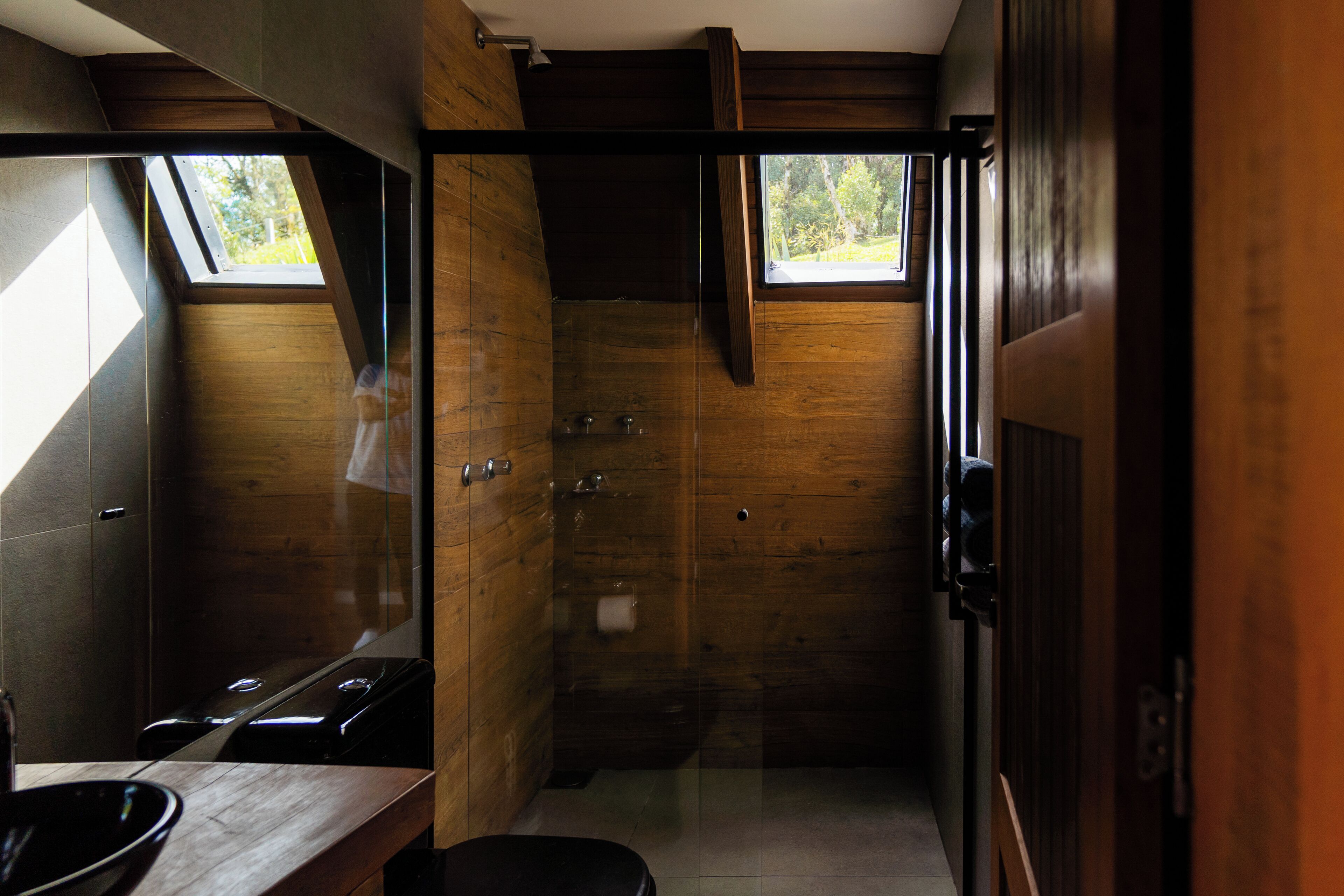 Luksus-alpehytte | Bad | Separat badekar og dusj, boblebad, hårføner og badekåper