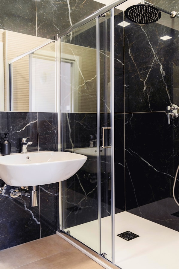 Shower kamar mandi
