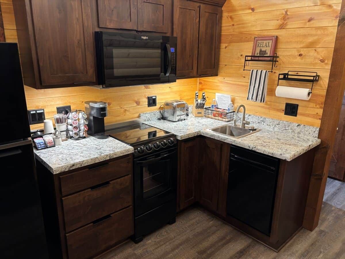 冰箱、微波炉、烤箱、炉灶