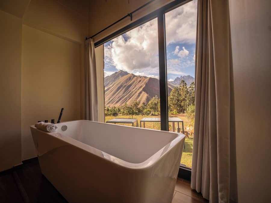 Luxury Room, Balcony, Mountain View | Bathroom | Hair dryer, towels, soap, shampoo