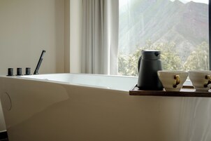 Luxury Room, Balcony, Mountain View | Soundproofing, free WiFi, bed sheets