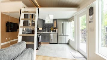 Geladeira, micro-ondas, fogão, cooktop
